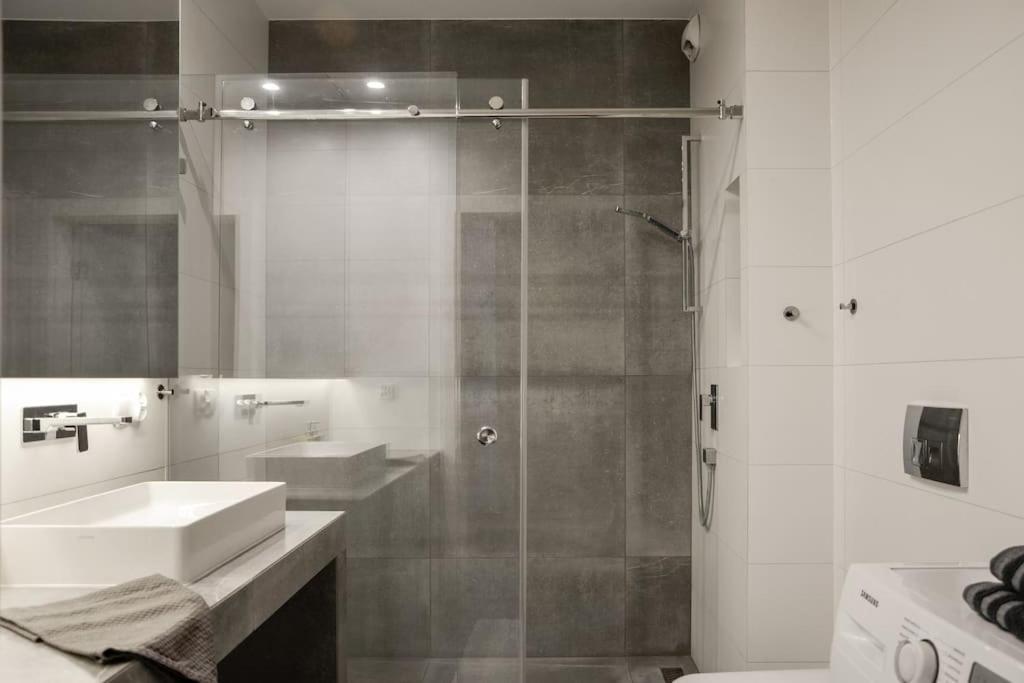 Platinum Jaglana Apartment - Wyspa Spichrzow Gdansk Exterior photo